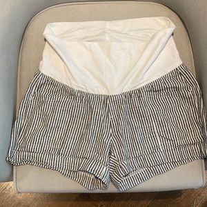Full panel maternity shorts